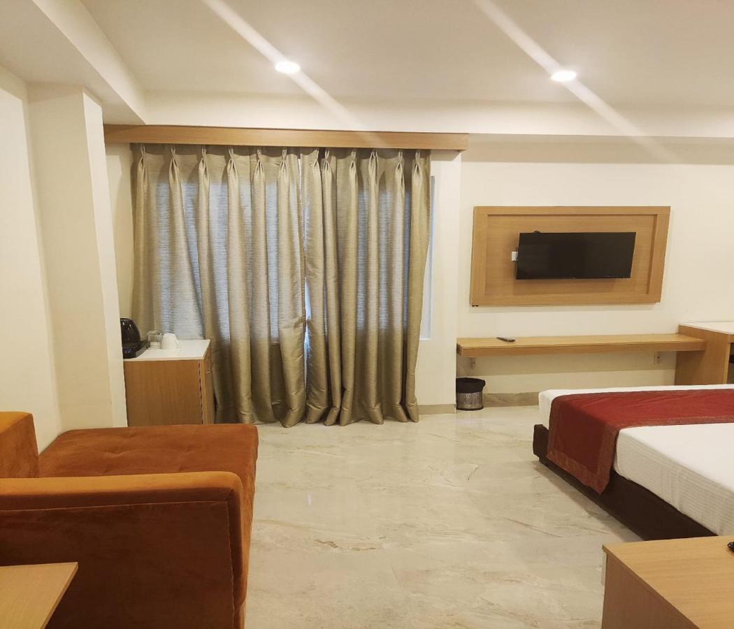 Hotel Xenia Varanasi Exterior photo